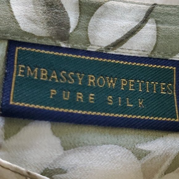 Embassy Row sage green floral skirt. 100% silk. Size 8 petite - Picture 5 of 6